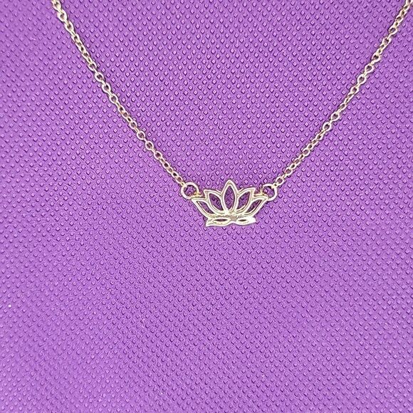 Lotus Pendent Necklace Gold - Picture 4 of 11